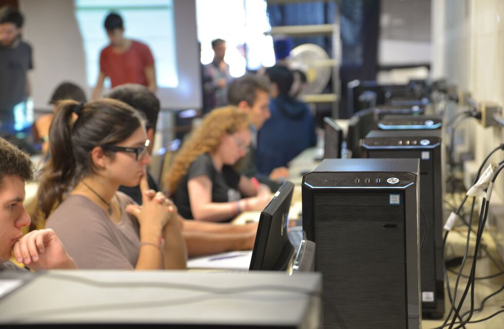 Cuáles son las profesiones mejores pagas y que se estudian gratis en Córdoba