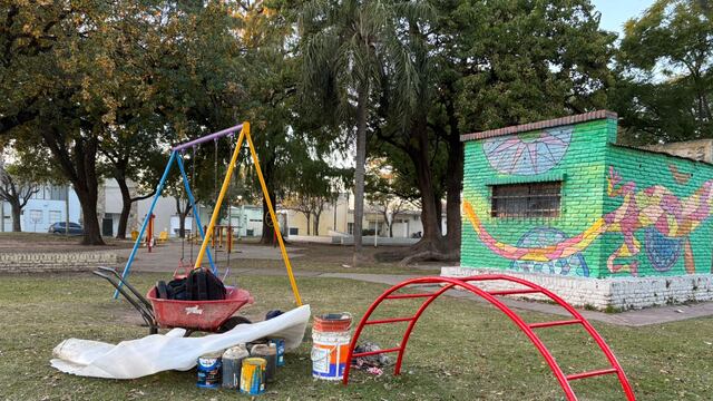 Trabajos de mantenimiento en la Plaza de la Paz