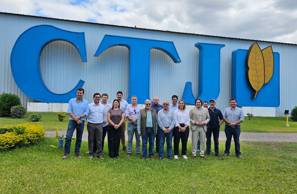 Líderes del sector agropecuario nacional visitaron la Cooperativa de Tabacaleros de Jujuy