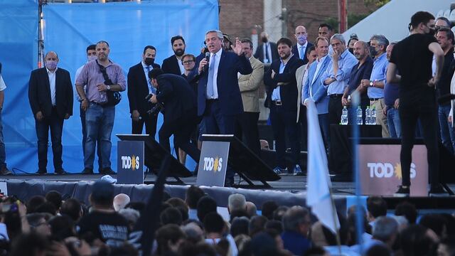 Alberto Fernández le mandó un mensaje al FMI en el homenaje a Néstor Kirchner en Morón.  (Foto: Clarín)