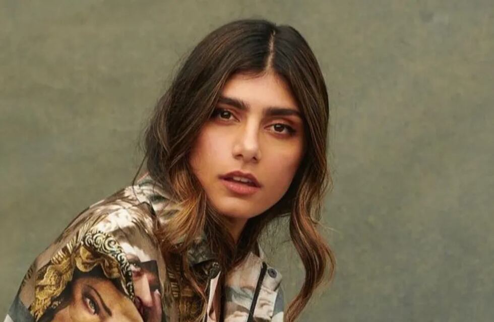 Mia Khalifa volvió a mostrar su costado más sensual con un vestido escotado y calado al cuerpo