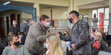 conversó con los vecinos y mostró su alegría por los festejos en el marco de los 25 años que cumplirá la ciudad.