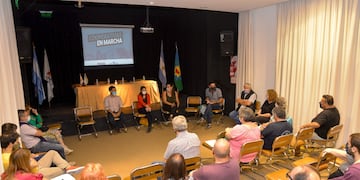 Habrá una línea de aportes no reembolsables a cooperativas de trabajo, líneas de capacitación, líneas de crédito a tasas subsidiadas y un sello de calidad provincial (RECC).