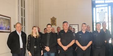 El intendente de Rafaela, Leonardo Viotti con el Jefe y Subjefe de la UR V, Carlos Pagano y Fernando Mendoza.