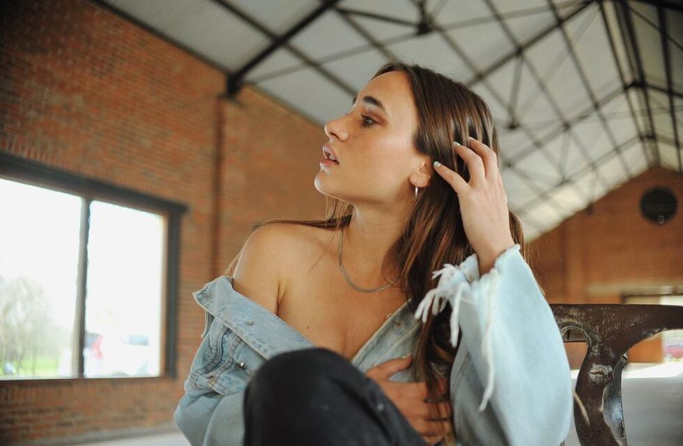 Desde Córdoba, Martina Stewart de Gran Hermano hizo vibrar las redes al posar con una bata abierta y lencería negra: “Nos gusta lo prohibido”