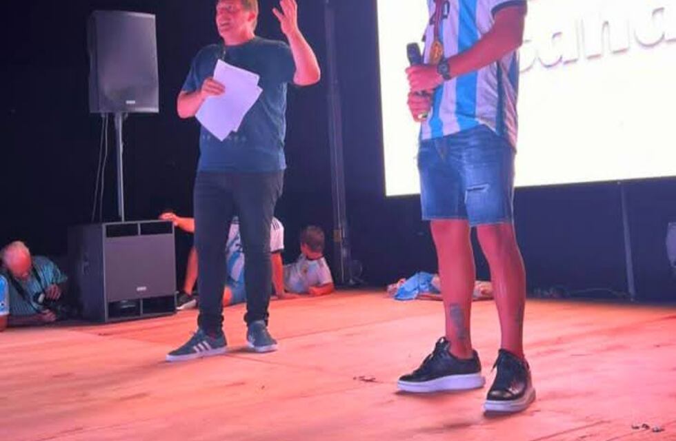 Emotivo recibimiento y homenaje en Gualeguay para Lisandro Martínez