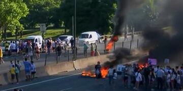 Los manifestantes quemaron gomas y pidieron Justicia por cuarta vez por el asesinato de Brandon Ruiz Díaz