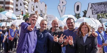 Máximo Kirchner junto a Andrés Larroque en la marcha del 24 de marzo (Foto: Twitter @larroqueandres).