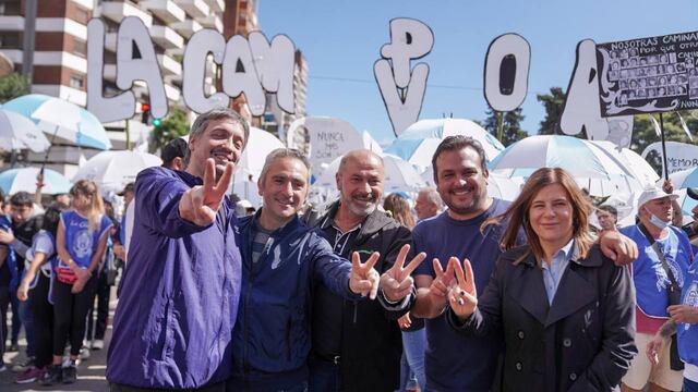 Andrés "Cuervo" Larroque junto a Máximo Kirchner. (La Voz)