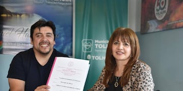 Históricamente el municipio de Tolhuin y el IPVyH entregaron escrituras a familias Tolhuinenses las mismas eran esperadas desde el año 1995.