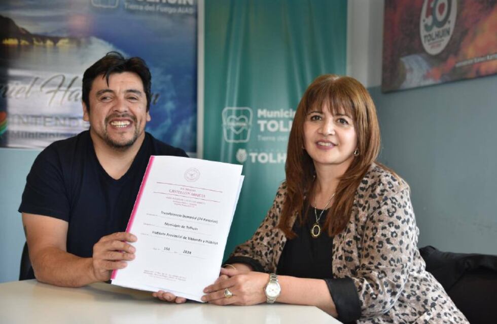 El Municipio y el Instituto Provincial de Vivienda y Hábitat formalizaron entrega de escrituras a las familias adjudicatarias