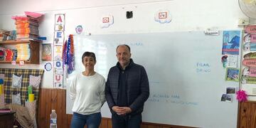 Pablo Garate entregó mobiliario escolar a cuatro escuelas de Tres Arroyos