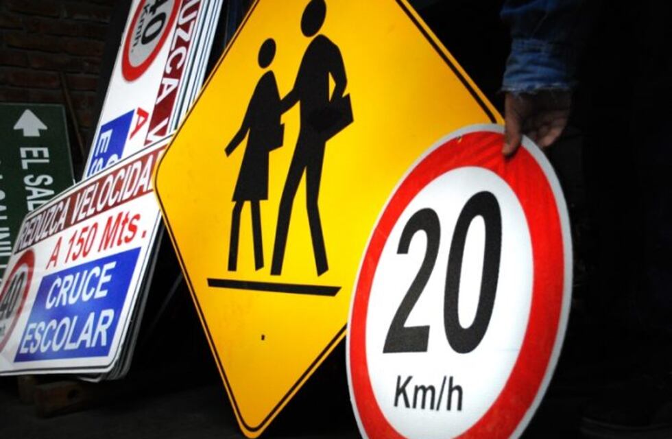 Denunciaron el robo de cartelería vial en la zona Este