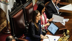 La vicepresidenta Victoria Villarruel trabaja para conseguir los votos en el Senado (Foto: Federico López Claro)