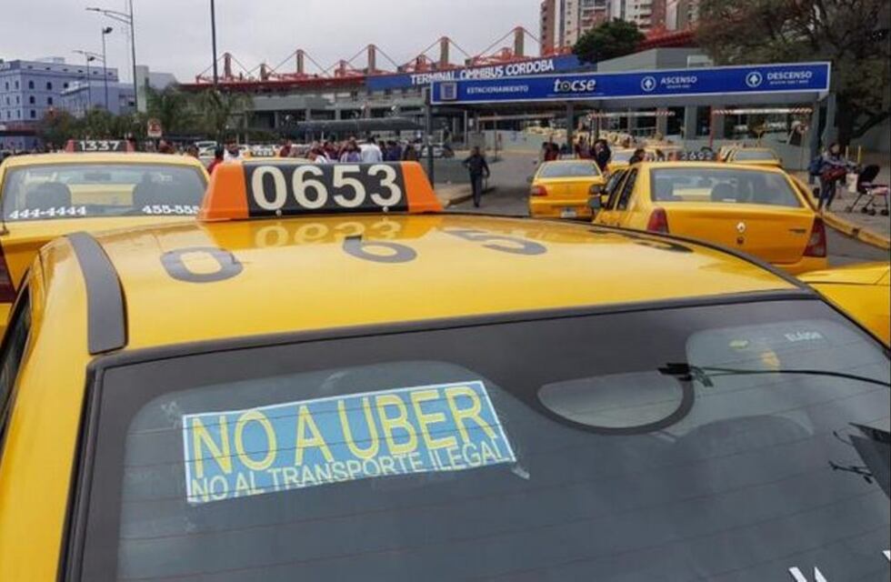 Uber en Córdoba: taxistas llaman a protestar