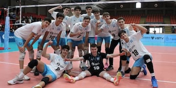 Selección Argentina de vóley U19 en el Mundial que se desarrolla en San Juan.