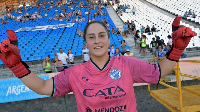 El equipo femenino de Godoy cruz enfrentará mañana a River Plate por la Copa Federal, con la seguridad en el arco que le brinda Soledad Arroyo.