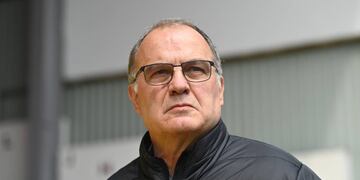 El Loco Bielsa podría dirigir al equipo charrúa.