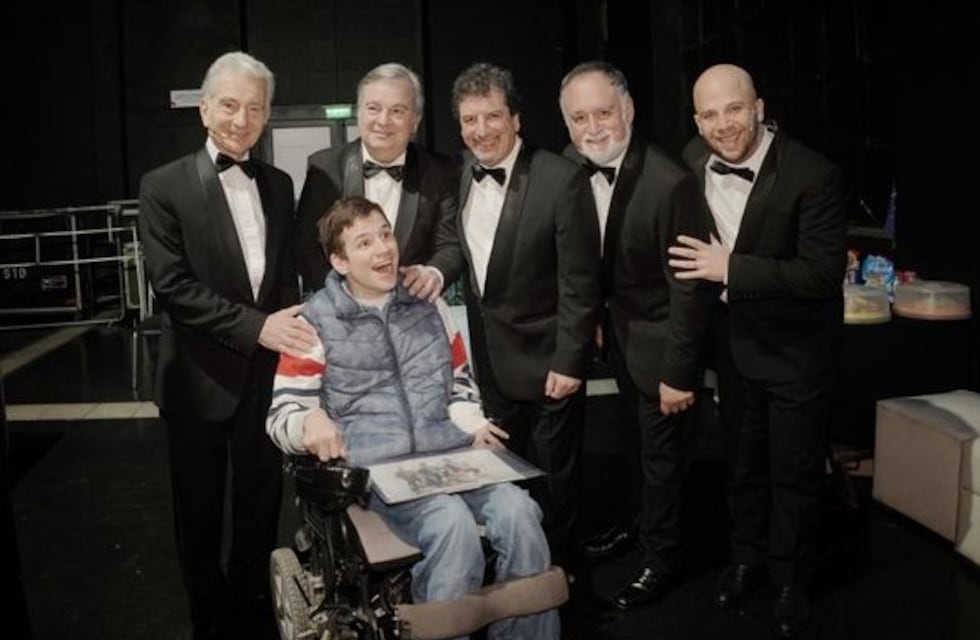 Tomás Bernardi de Arroyito cumplió el sueño de conocer a Les Luthiers por medio de Cadena 3