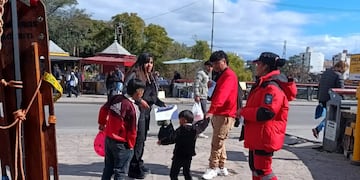 Para alertar sobre el peligro del monóxido de carbono, bomberos de Jujuy realizan en la vía pública una campaña fue replicada el fin de semana en todos los cuarteles del interior de la provincia.