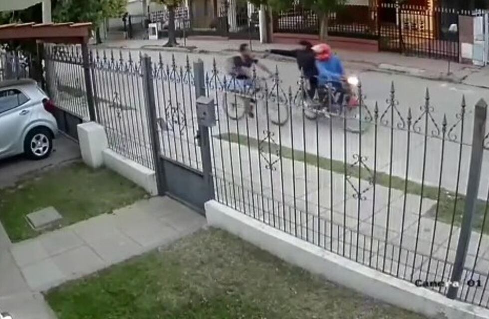 Inseguridad en Córdoba: le apuntaron a la cara y le patearon la cabeza para robarle la bicicleta