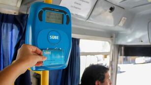 Aquellos que no tienen la tarjeta SUBE registrado a su nombre, van a pagar más la tarifa.