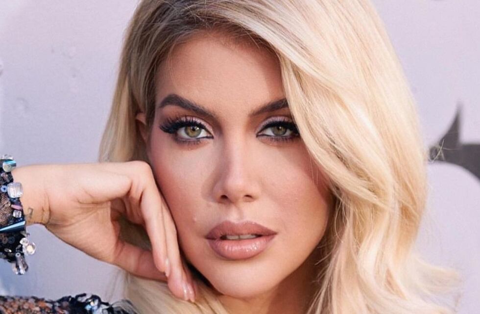 El emotivo posteo de Wanda Nara por el Dia de la Madre en el que se mostró luciendo un vestido blanco largo hasta los pies