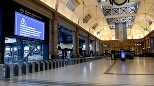 Estación Retiro. Tercer paro general convocado por la CGT contra las medidas del gobierno de Javier Milei. (Clarín)