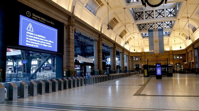 Estación retiro. Tercer Paro general convocado por la CGT. (Clarín)