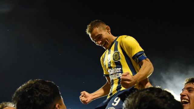 El delantero de 35 años se despidió del fútbol profesional con un triunfo de local.