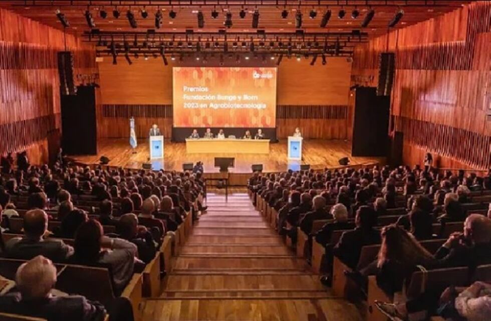 La Escuela Agropecuaria de Tres Arroyos presente en la entrega de premios de la Fundación Bunge y Born