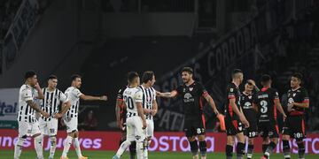 Las mejores imágenes de Talleres e Instituto, en el Kempes, por la Copa de la Liga Profesional. (Facundo Luque y José Hernández)