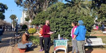 Juntada de firmas en la Plaza 25 de Mayo