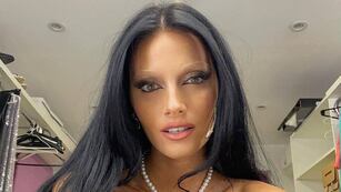 De frente a la cámara, Oriana Sabatini impactó con un vetido corto con volados