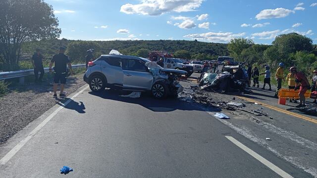 Cuatro personas murieron y otras dos resultaron heridas, entre ellas un bebé, por el choque frontal de dos autos en las Altas Cumbres.