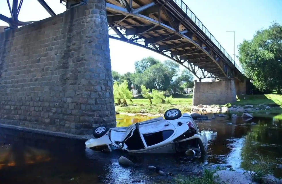 El año comenzó con dos vuelcos en rutas de Punilla: uno en Cosquín y otro en la Autovía
