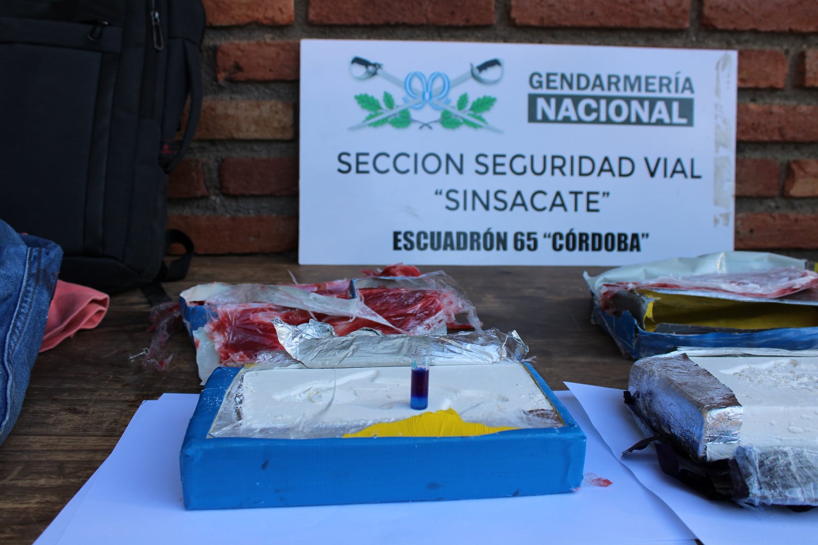 La Justicia dispuso la detención de dos pasajeras y la incautación del estupefaciente, tras el hallazgo de los 