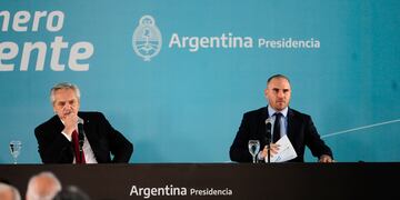 Alberto Fernández y Martín Guzmán presentaron el proyecto de la "renta inesperada". Foto: Corresponsalía.