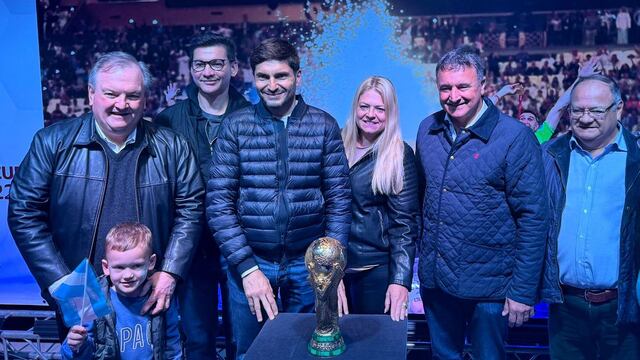 Pullaro estuvo en Ceres con una réplica de la Copa del Mundo