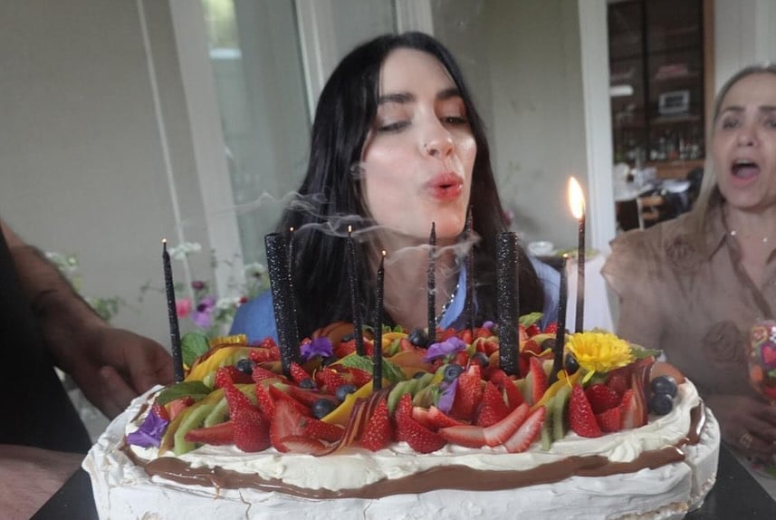 Lali Espósito cumple 34 años: el menú argentino con torre de milanesas que sorprendió a todos