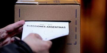 Urna, elecciones. (Archivo)