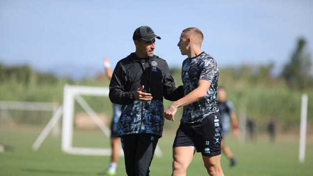 Guillermo Farré justificó en parte la reacción de Juan Barinaga, expulsado ante Riestra (Prensa Belgrano).