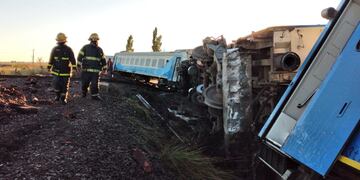 Un tren que hacía el tramo Buenos Aires -  Bahía Blanca descarriló cerca de Olavarría.