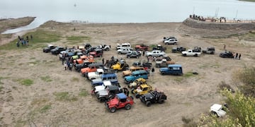 Son un grupo de amigos, 4x4 solidarios que ayudan a los más necesitados, en cualquier parte que la sociedad los requiera.