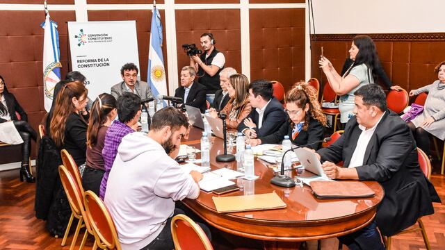 La Comisión de Nuevas Declaraciones, Derechos, Deberes y Garantías, Gastón Morales, en plena tarea para la reforma constitucional en Jujuy.