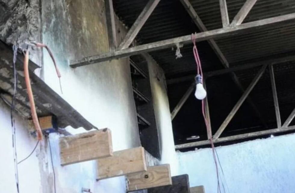 Una niña, su madre y dos chicos de la familia murieron en el incendio de su casa