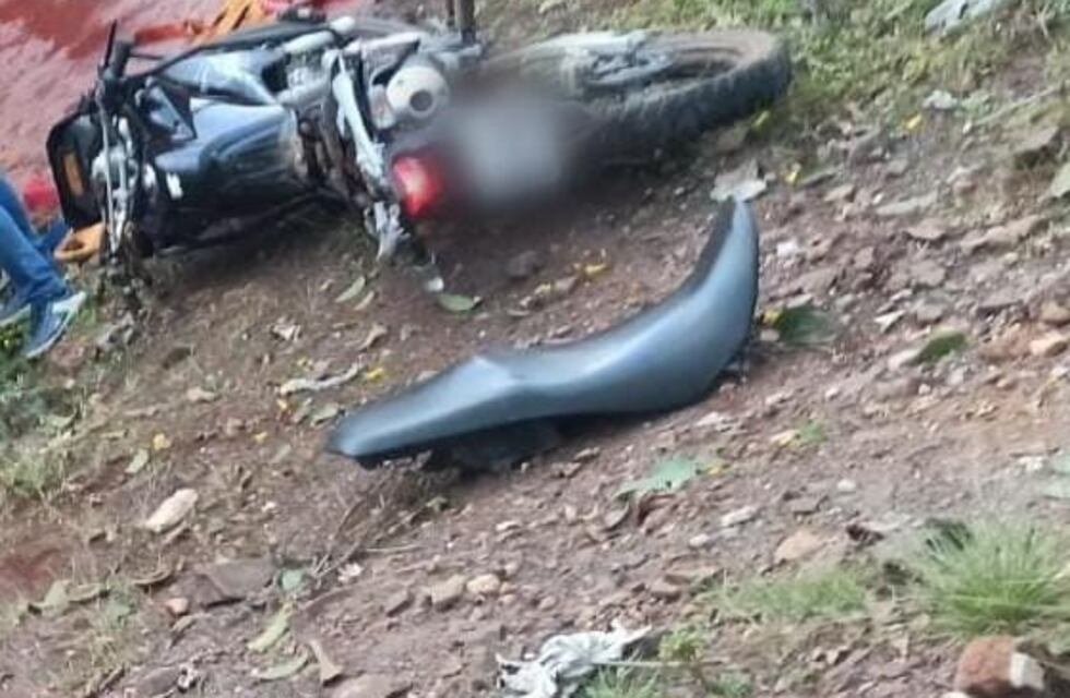 Dos jóvenes despistaron con una motocicleta en Oberá y resultaron heridos