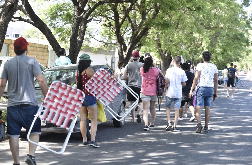 Testeos en Córdoba: en plena ola de calor y con esperas interminables