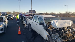 Choque en cadena de seis vehículos en un ingreso a Córdoba (Ramiro Pereyra/La Voz)