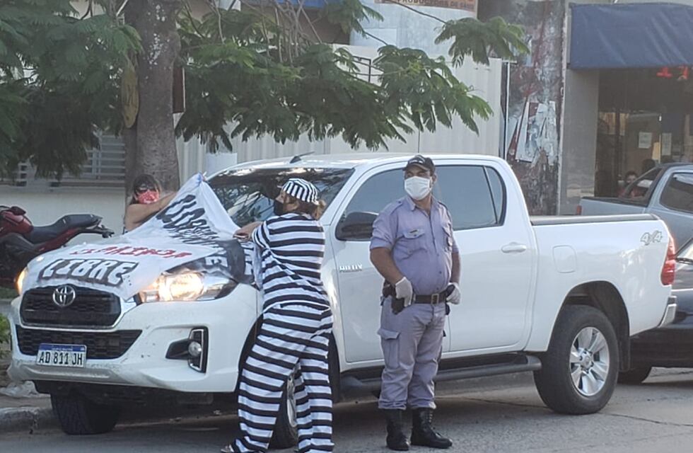 Pueblada en Clorinda: detuvieron a una manifestante contra el bloqueo y los vecinos fueron a la Comisaría